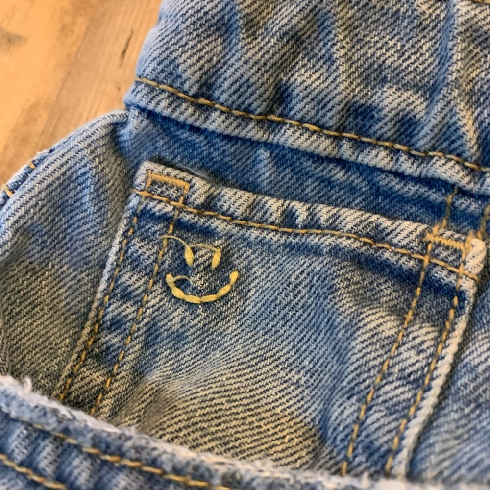 Old Navy Cut Off Shorts Happy Face Embroidered Flower Denim Girls 18 Plus - Picture 4 of 16